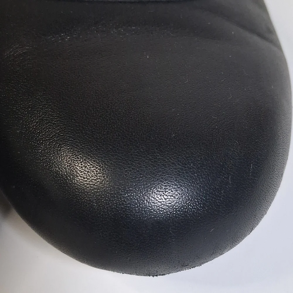 Taos Footwear Black Flats - Picture 6 of 9